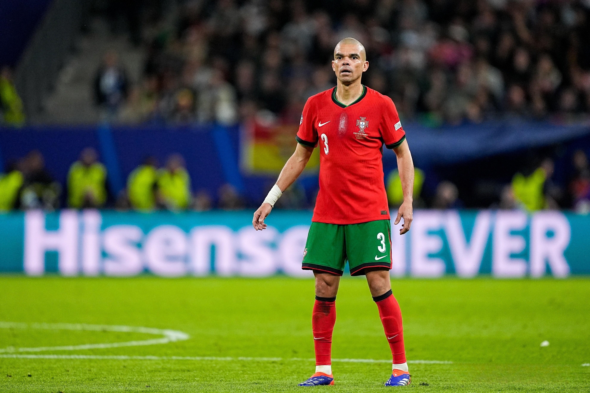 包含热血竞技！欧洲杯预选赛展现球员顽强意志的词条