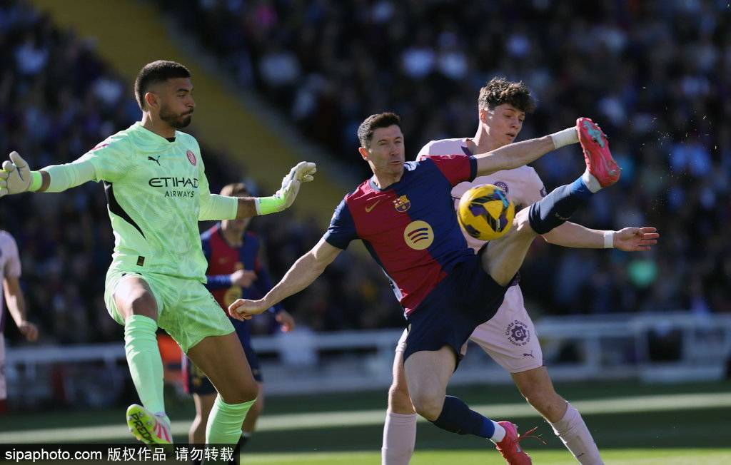 巴萨场上表现低迷，球队陷入泥潭的简单介绍