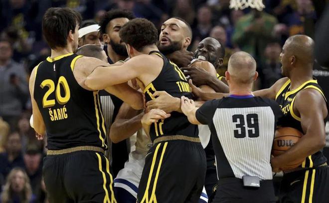 助攻王被罚款，恶意犯规成焦点的简单介绍