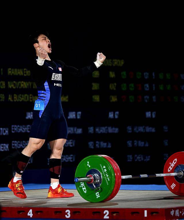 举重比赛：伊朗选手圆满结束