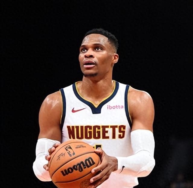 威少狂砍三连败分，冲击季后赛迎来新赛季高光！的简单介绍