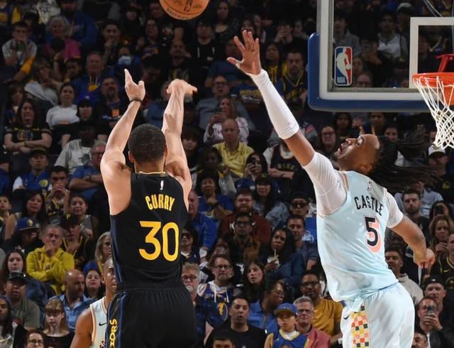 包含勇士，关键时刻神级表现，湖人！的词条