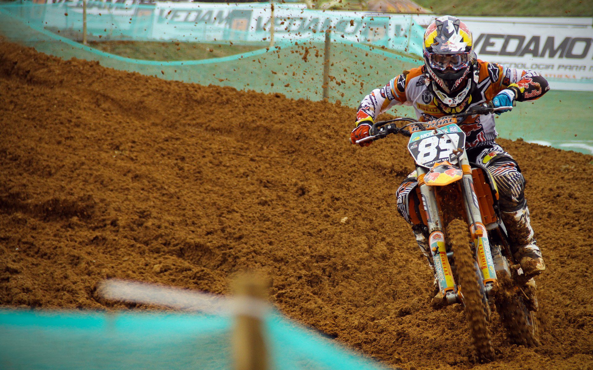 NBA季后赛首回合爆出冷门！本菲卡血战巴塞罗那，争冠形势突变